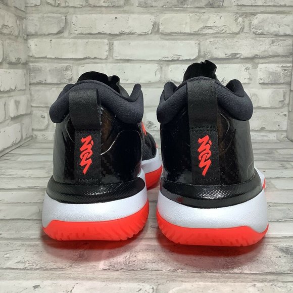 Athletic_Shoes